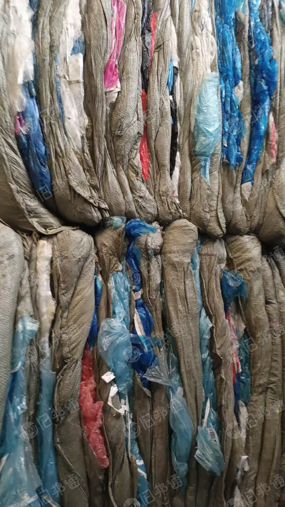长期出售高压膜废料,平板膜废料,缠绕膜废料,花高压膜,干造水洗都有
