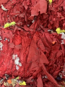 回收米黄色的广告布，箱包布，雨伞布，等涤纶化纤料