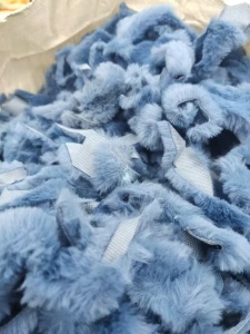 长期出售杂色涤纶废布，毛绒玩具下脚料，纯涤纶