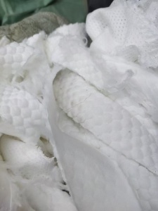 长期出售白色涤纶废布，毛绒玩具下脚料，纯涤纶