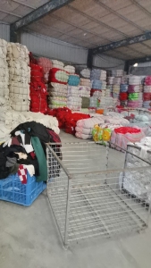 长期出售旧毛衣统货，现货有一百多吨，货在山东济宁