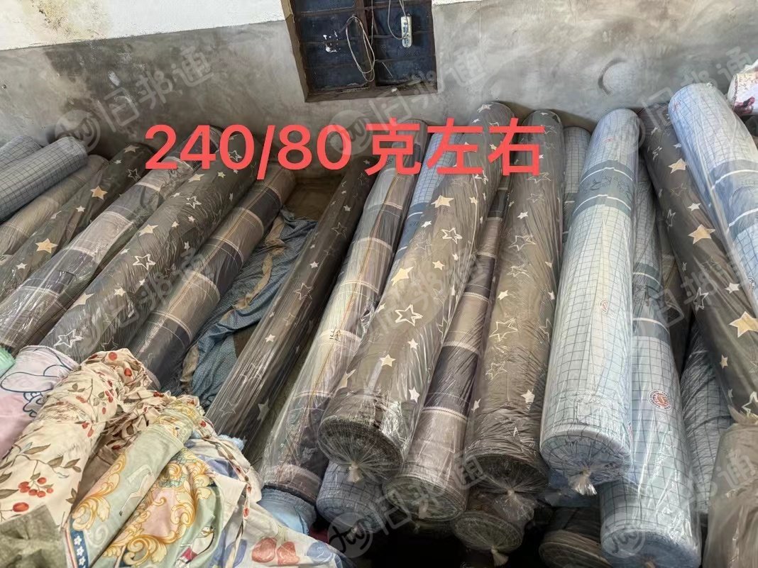 长期出售家纺库存布,磨毛印花布,染色布,化纤库存布,全涤沦的,货在浙江长兴