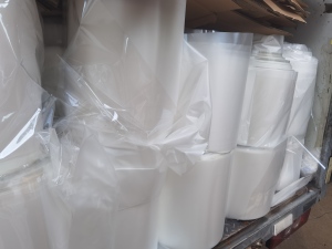 出售PET复合PE膜，两层可分离的，现货十吨左右