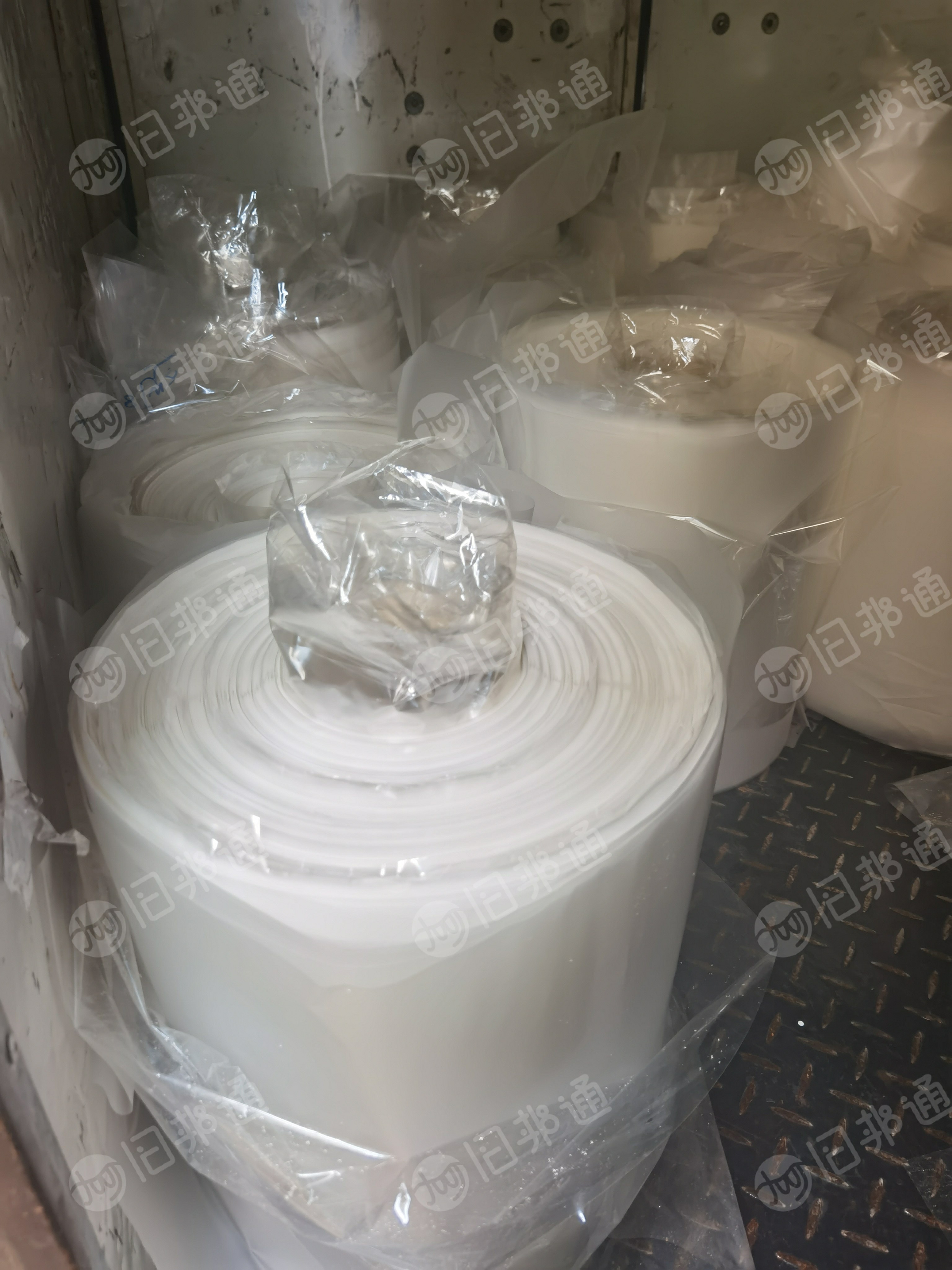 出售PET复合PE膜,两层可分离的,现货十吨左右