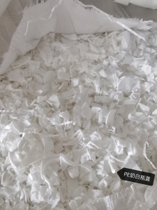 长期出售pe奶白瓶盖破碎料