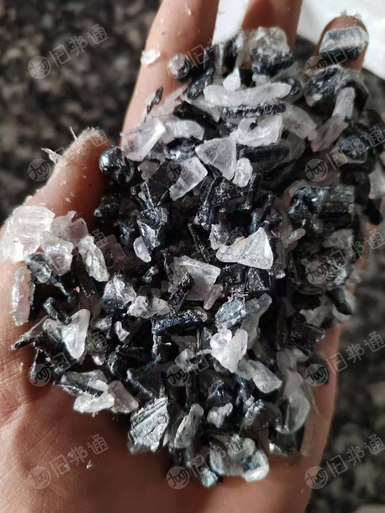 出售PC灯芯破碎料(现货20吨)、PC灯罩破碎料(现货13吨),可长期供应,货在吉林