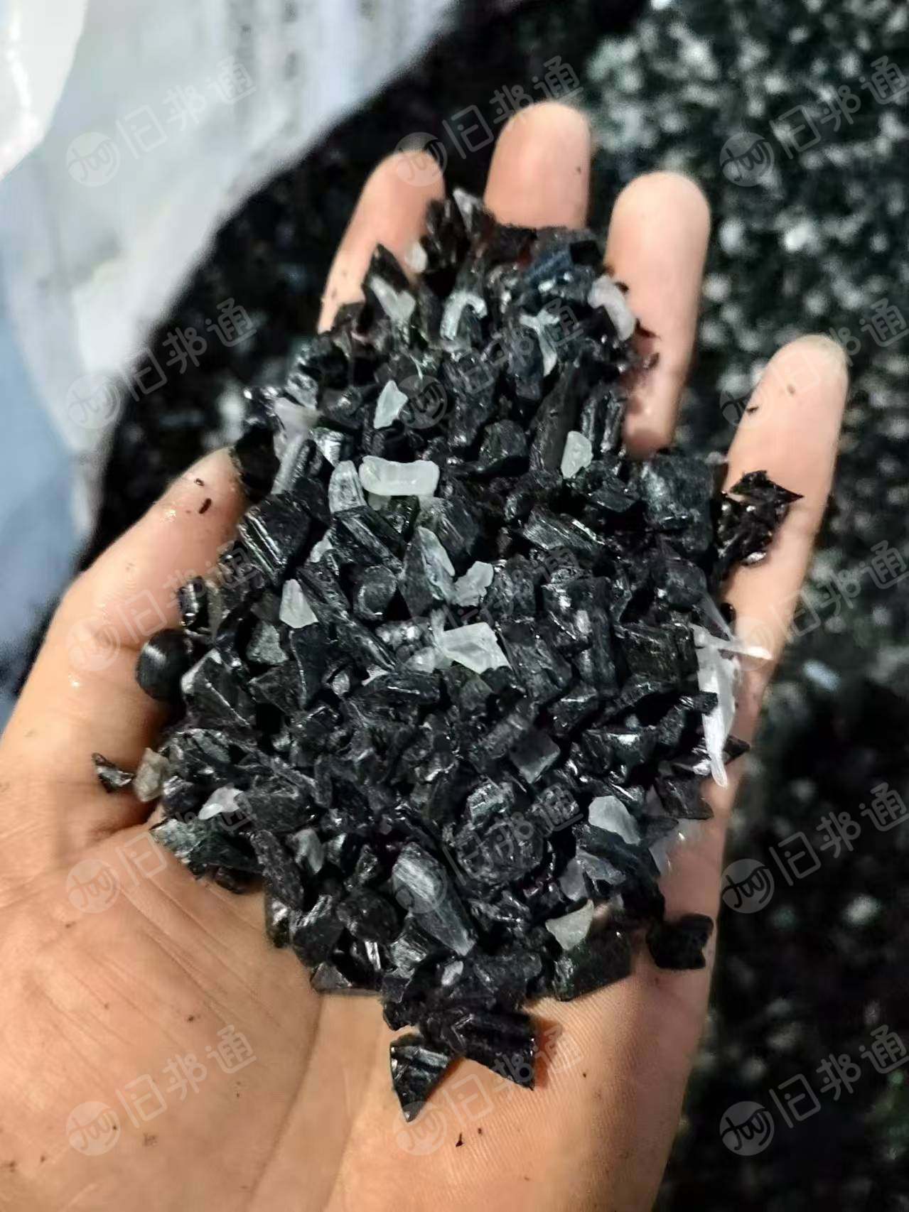 出售PC灯芯破碎料(现货20吨)、PC灯罩破碎料(现货13吨),可长期供应,货在吉林