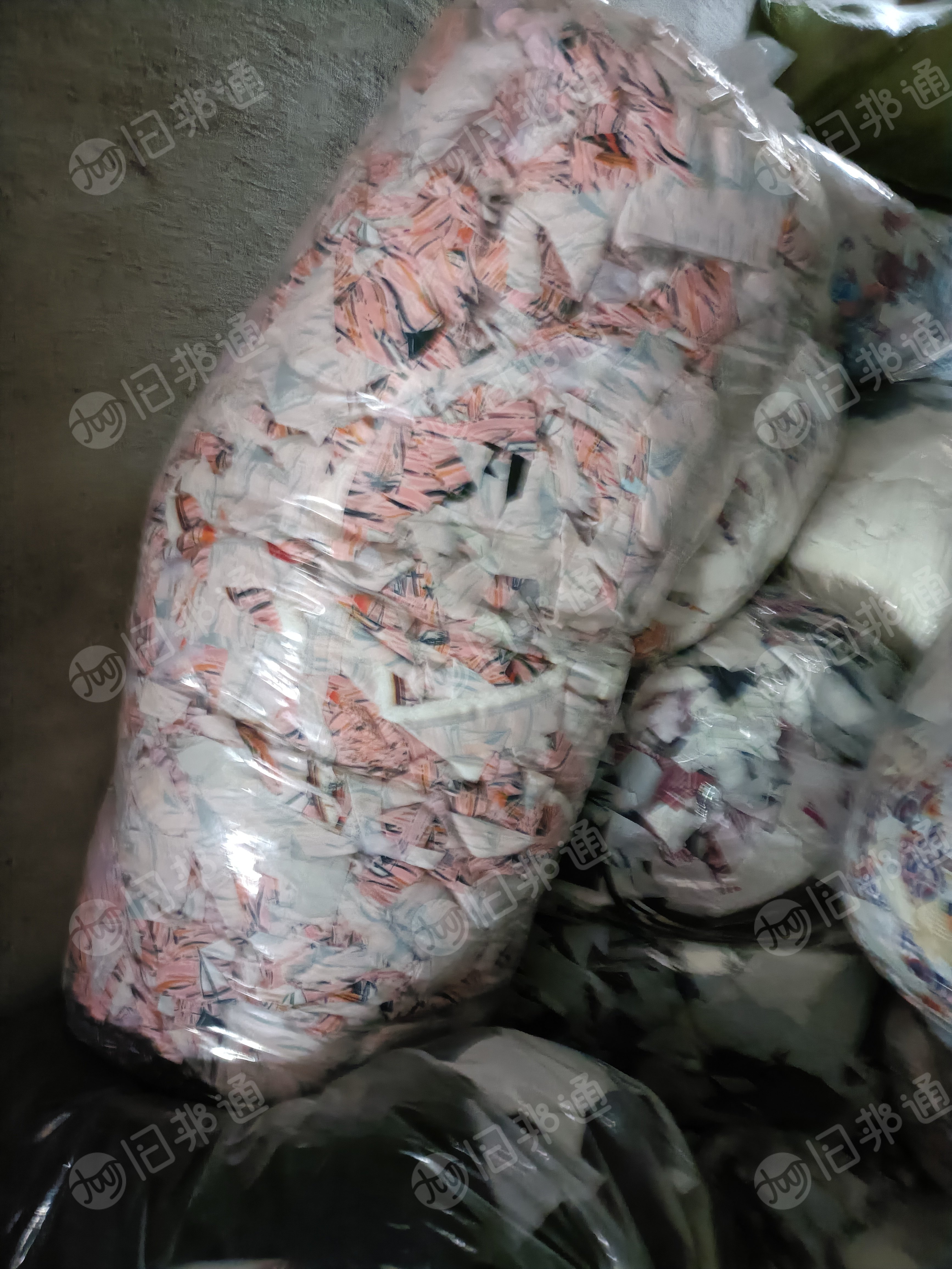 出售纯化纤边角料,纯化纤碎布,现货十几吨