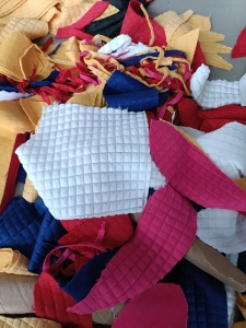 出售氨纶化纤边角料，氨纶碎布，杂色，现货十吨