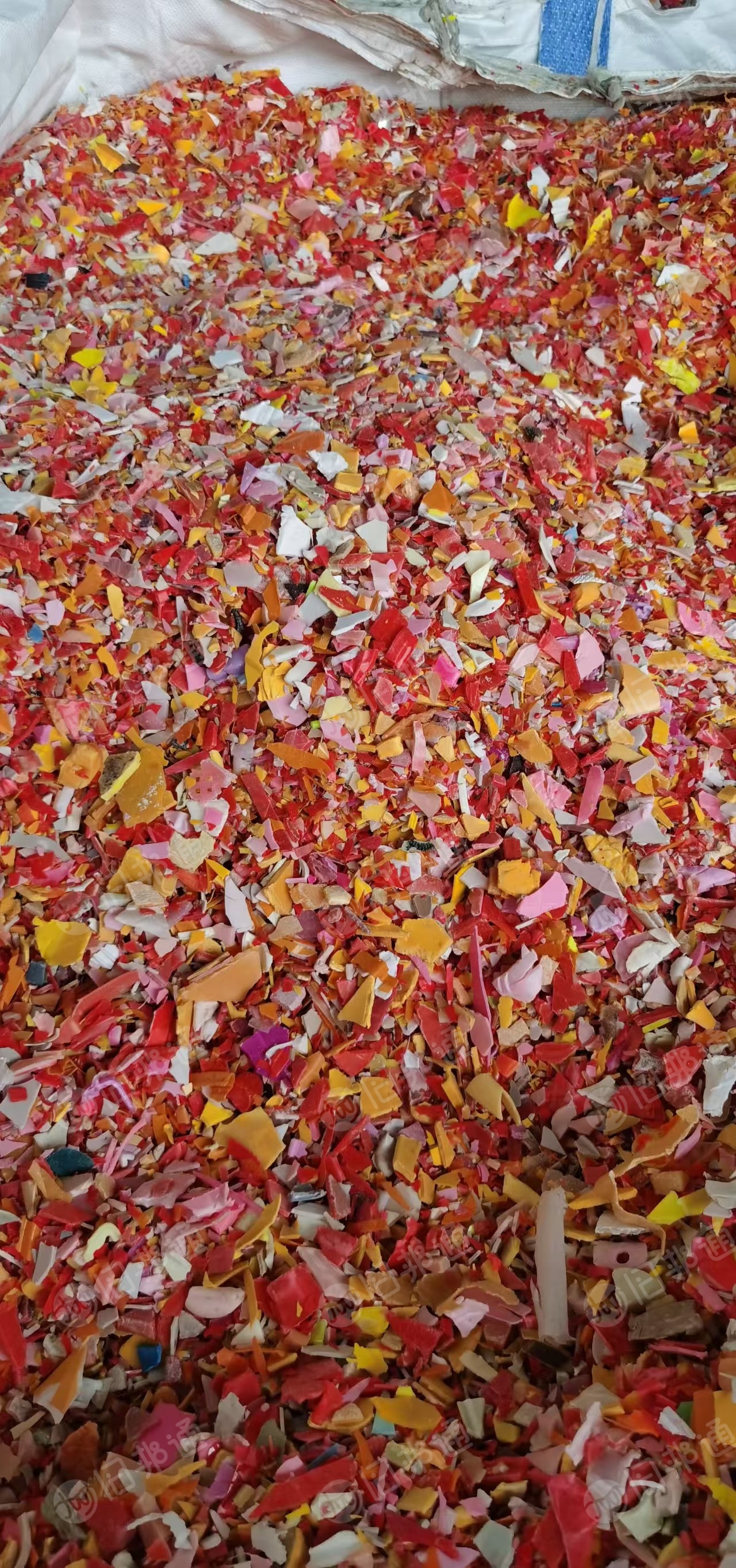 出售pp破碎料,有红黄、蓝绿,黑,目前现货8吨,月产100多吨,货在厦门