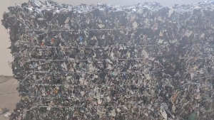 出售废纺破碎料，汽车内饰件下来的，现货六七十吨