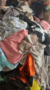 出售旧衣服分拣货，箱子货，货在河南信阳，统货够6.8米车