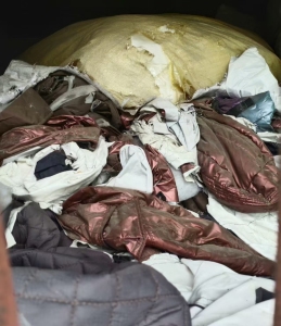 出售羽绒服下脚料，服装下脚料，废布料，货在山东临沂