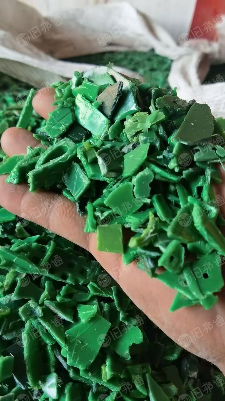 长期出售各种颜色的PE垃圾桶破碎料,22的罗底,现货10多吨