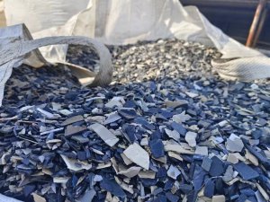 出售汽车内饰破碎料现货20多吨，水粉冲击高