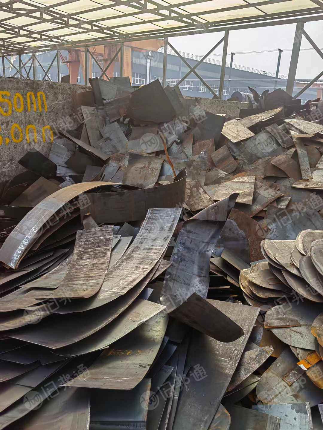 出售钢管厂带钢板头,2—3.5 厚,长期有货