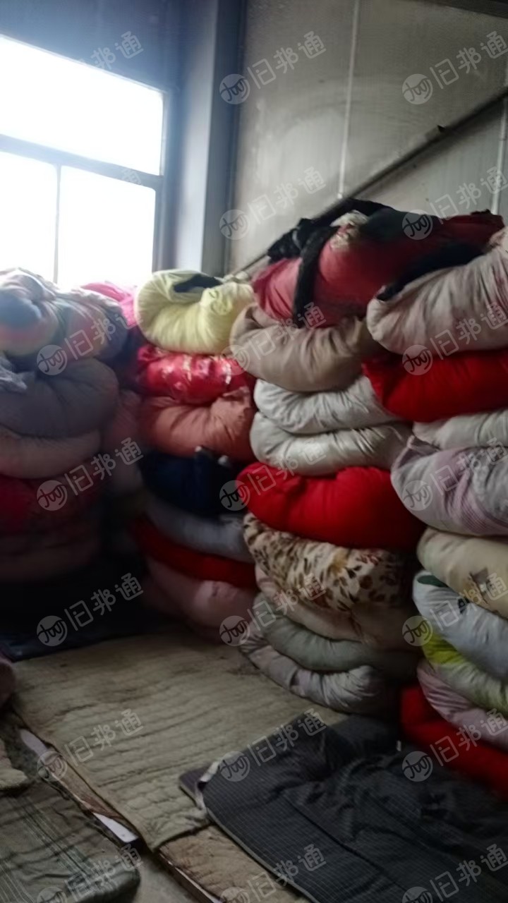 出售旧羽绒服,现货两吨左右,货在江苏常州