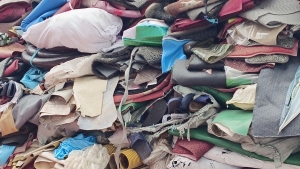 出售PVC汽车地垫，现货三十吨左右