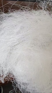 出售白色的涤丙混合丝，现货有十吨左右，厂在山东济南