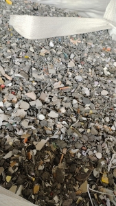 大量出售各种硬质PVC破碎料，塑钢破碎料，扣板破碎料，发泡板破碎料，护墙板破碎料等