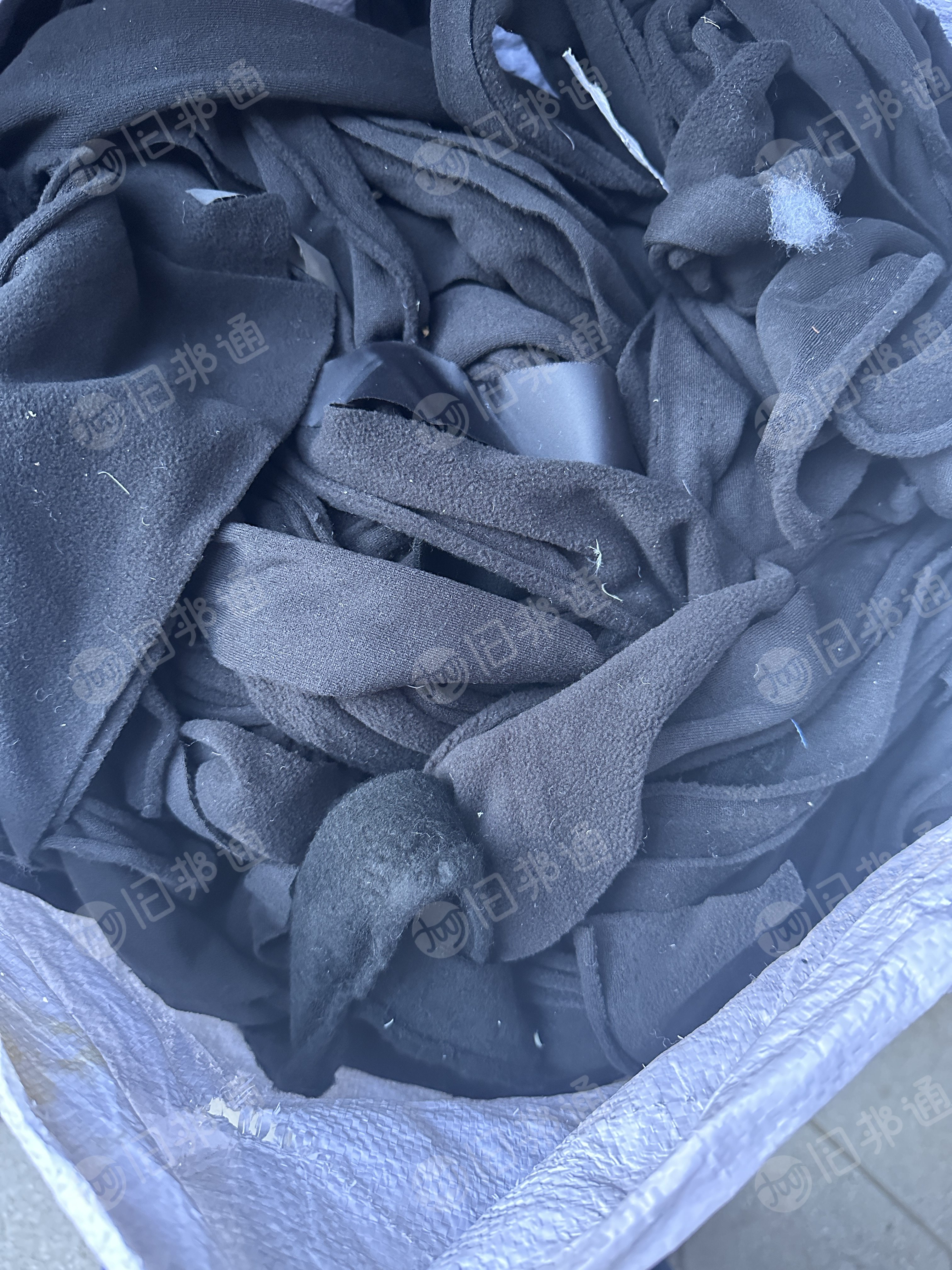 出售纯涤纶废布,涤纶拉丝料,化纤拉丝料