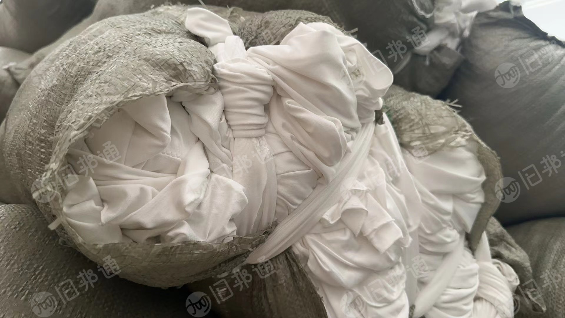 长期出售白色尼龙布边角料,每天出货3吨左右