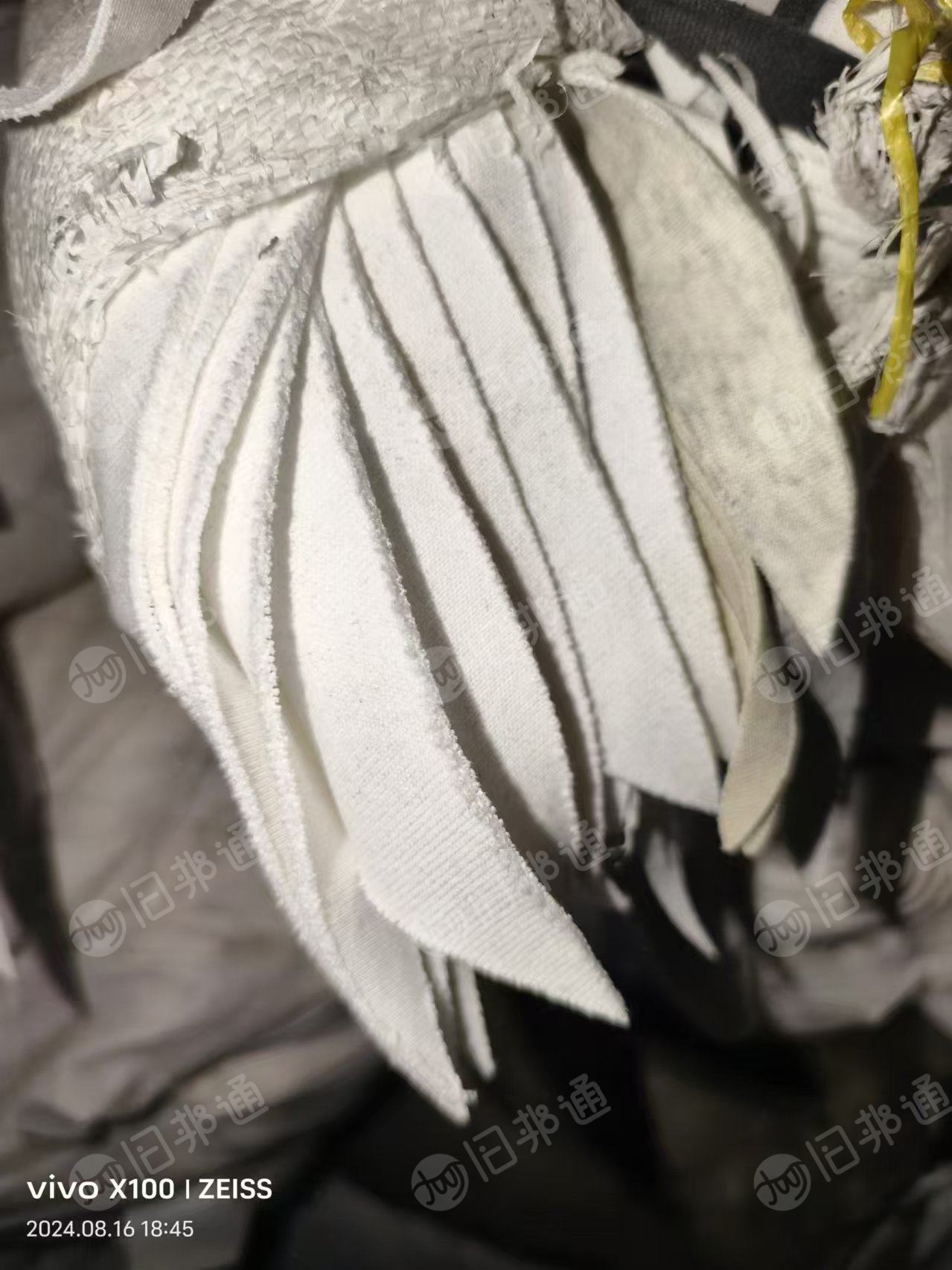 出售服装厂下脚料,涤棉废布,布碎,浅色,现货30吨