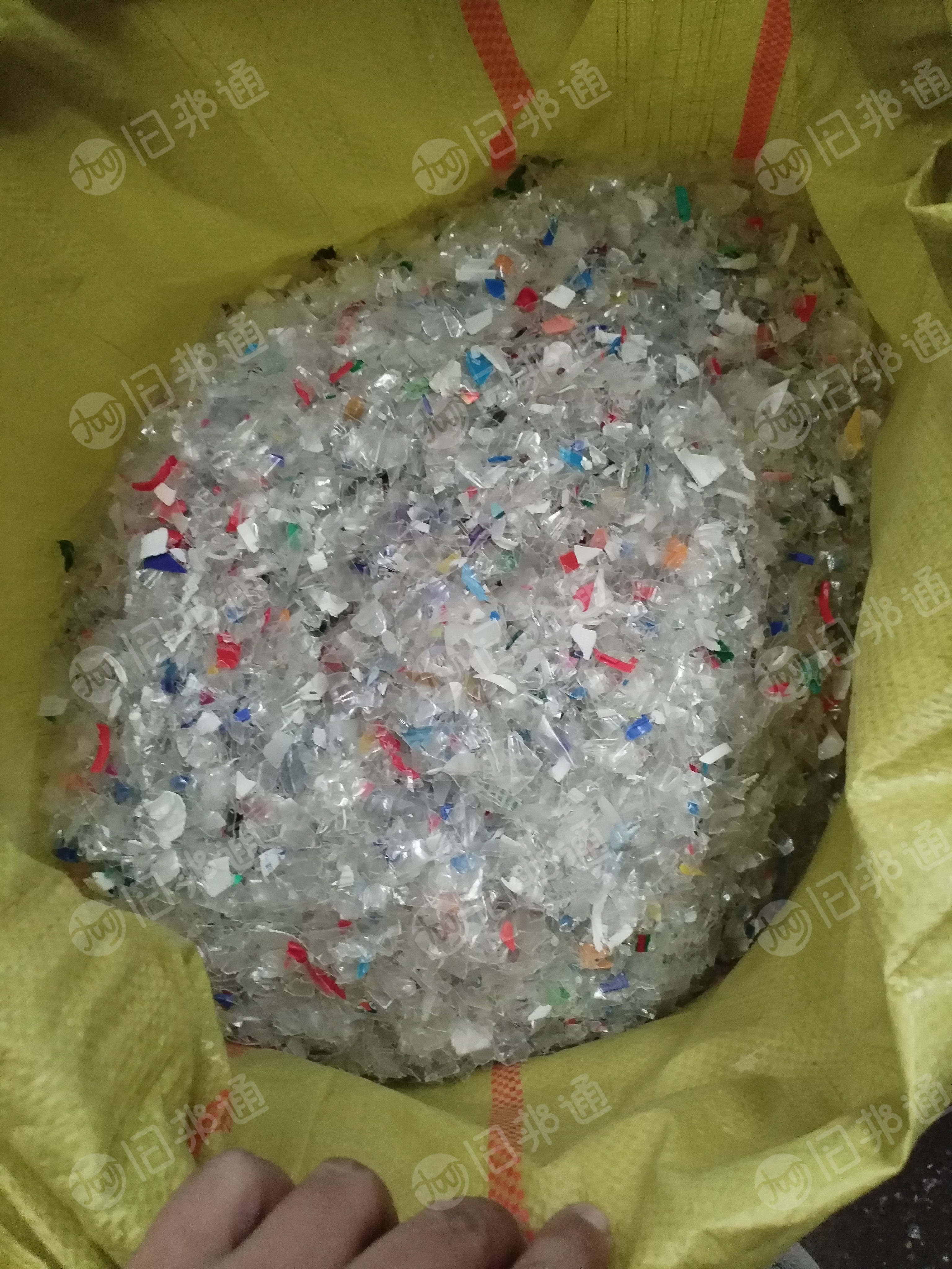 出售矿泉水破碎料,瓶盖破碎料