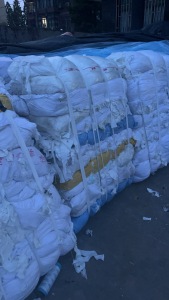 长期大量出售白色涤纶下脚料，涤纶碎布，月供两百吨