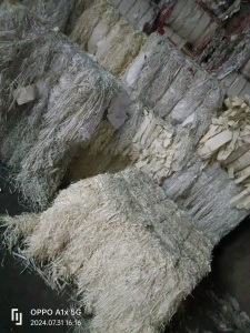 出售带膜白卡纸，花卡纸边料