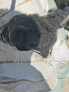 出售PET复合无纺布两种，纯PET无纺布，纯PET占比一半左右，月供70吨，可开花可造粒