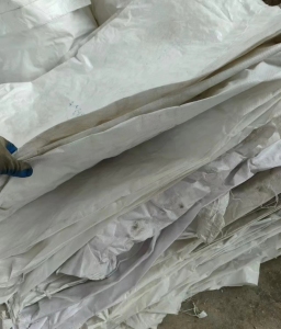 出售聚丙烯下来的原料袋子，都是割口的，干净，干做造粒用