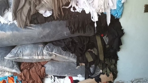 出售黑色涤纶废布，服装厂下脚料，纯涤纶