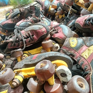 出售废旧轮滑鞋，现货有几百双，货在广西北海市