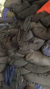 出售涤纶废布，布块，印染厂下脚料，黑色，现货20吨