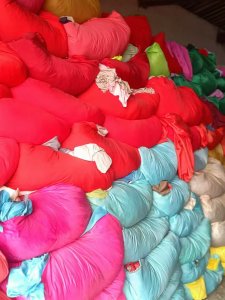 出售涤纶废布，布块，印染厂下脚料，浅色，现货20吨