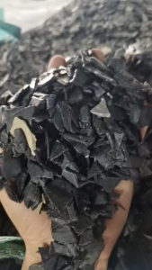 出售汽车内饰破碎料，现货十几吨