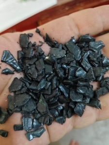 出售黑色充电器壳子pc破碎料，现货几十吨，厂在广东汕头