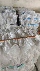 出售白色pp无纺布边角料，带一条涤纶线，货在广东惠阳