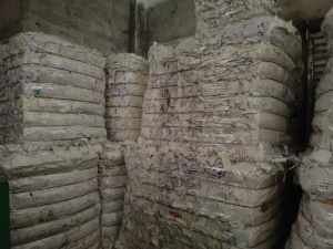 长期出售白色淋膜纸，做羽毛球拍下来的