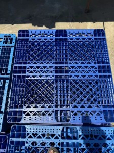 出售塑料托盘，无钢条，尺寸1.1*1.1的，微瑕，长期有货