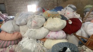 旧衣服分拣厂长期出售旧衣服大白料，各种分拣货等