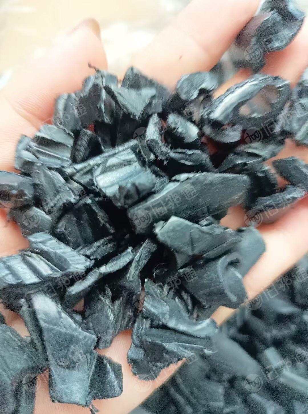 出售优质pe电缆皮料,清洗甩干,现货一挂车! 需要的新老客户速度加单!
