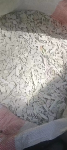 长期出售硬质PVC白钢/彩钢破碎料