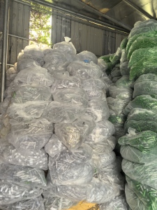 售PET瓶胚料，两种颜色