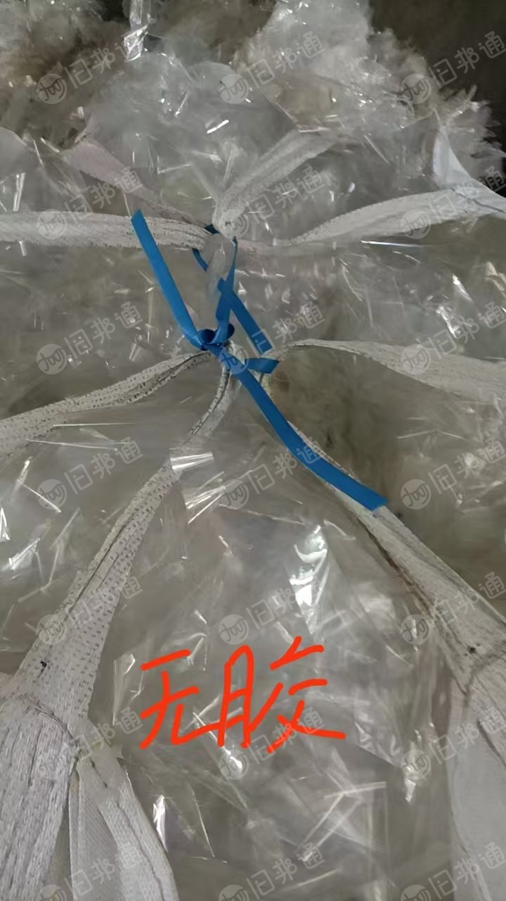 长期出售pet膜边角料，蓝色膜，透明膜，杂色膜，有胶无胶都有分开，月供30-50吨