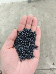 长期大量出售pp颗粒，黑料，白料，红料都有，冲击8-25