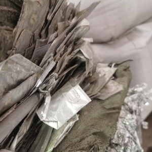 大量收购电池铝箔，纯铝箔，各类高含量铝箔，磨粉用