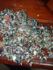 长期出售全漂pe杂色线皮破碎料，月供300吨