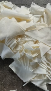 长期大量出售奶白色涤纶针织料